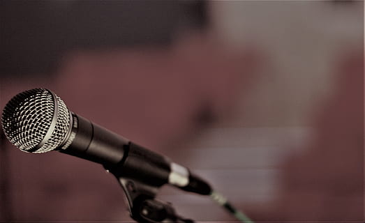 superficiale, fotografia a fuoco, nero, titolare, microfono, palcoscenico, tecnologia, vivere, cantando, musica, concerto, concerto live, microfono vocale, attrezzatura per la produzione di eventi, registrazione del suono, Audio, musica dal vivo, micro, suono, prestazione, supporto per microfono, attrezzatura per la registrazione del suono, comunicazione, dispositivo di input, cultura artistica e intrattenimento, concentrarsi sulle conoscenze acquisite, in casa, avvicinamento, equipaggiamento audio, parlando, strumento musicale, evento artistico, attrezzatura, nessuno, attrezzatura musicale, messa a fuoco selettiva, vita notturna, discorso, conferenza - evento, 4K, CC0, dominio pubblico, privo di copyright