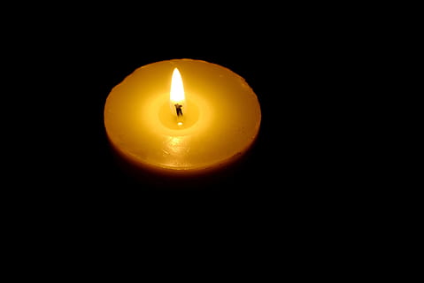 Teelicht, Feuerflamme, Hintergrund, Feuer, Flamme, schwarzer Hintergrund, Gelb, Kerze, Verbrennung, Hitze - Temperatur, drinnen, Feuer - natürliches Phänomen, Studioaufnahme, kopieren sie platz, dunkel, Nahansicht, keine Leute, beleuchtet, orange Farbe, Natur, Lichtanlage, Wohnraum, glühend, Dunkelkammer, Helligkeit, 4K, CC0, gemeinfrei, lizenzfrei