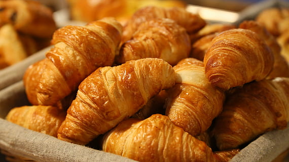 cestino, pane croato, pane, ristorante, prima colazione, forno, Farina, dolce, spuntino, torta, fatti in casa, delizioso, diario, cucina, rotolo, gustoso, Impasto, infornare, Pasticcino, ciambella, nutrizione, delicatezza, assortimento, soffio, pecan, croissant, cibo, cibo e bevande, al forno, cibo francese, freschezza, in casa, avvicinamento, nessuno, Marrone, natura morta, pronto a mangiare, abbondanza, grande gruppo di oggetti, mangiare malsano, concentrarsi sulle conoscenze acquisite, girato in studio, articolo da forno, cibo cinese, 5K, CC0, dominio pubblico, privo di copyright