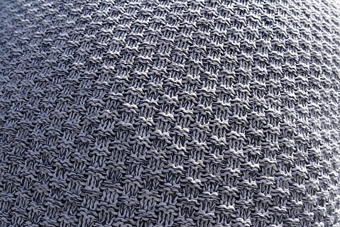 foi projetado, malhas, padronizar, origens, têxtil, abstrato, material, fechar-se, lã, quadro completo, texturizado, cinzento, arte e Artesanato, ninguém, roupas, construir, de malha, dentro de casa, suéter, tecido, inverno, roupas quentes, criatividade, suavidade, efeito texturizado, vestuário, 4K, CC0, domínio público, royalty free