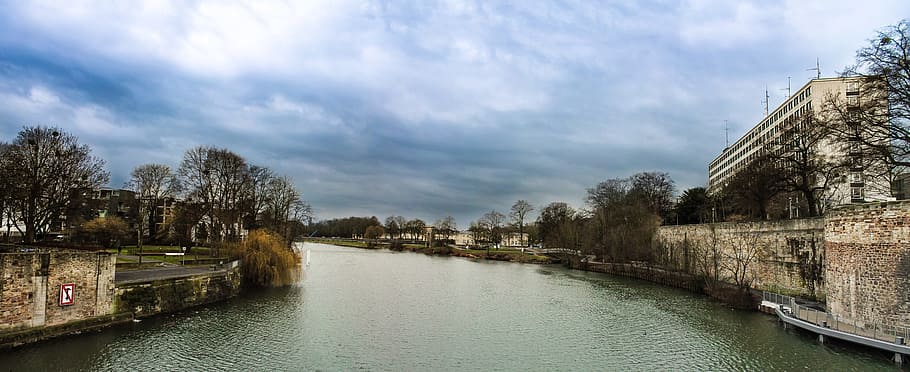 riu, fulda, núvols, cel, llars, arquitectura, ciutat, blau, paisatge, Kassel, naturalesa, cel blau, verd, aigua, horitzó, estructura construïda, núvol - cel, reflexió, exterior de l'edifici, pont, connexió, pont - estructura feta per l'home, cap gent, arbre, edifici, davant del mar, dia, planta, a l'aire lliure, aigua que flueix, 8K