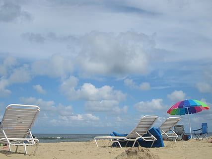 beach, clouds, relax, relaxation, sand, summer, sky, sunbeds, umbrella, land, chair, water, sea, lounge chair, horizon over water, horizon, cloud - sky, beach umbrella, beauty in nature, shade, scenics - nature, nature, deck chair, parasol, outdoors, no people, outdoor chair, 4K, CC0, public domain, royalty free
