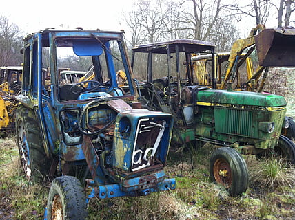 tractor, òxid, cementiri, granja, junk yard, decadència rural, rovellat, manera de transport, dia, vehicle terrestre, transport, terra, maquinària agrícola, naturalesa, camp, equipament agrícola, planta, abandonat, cap gent, agricultura, estacionari, maquinària, a l'aire lliure, espatllat, vell, deteriorament, roda, 2K, CC0, domini públic, lliure de regalies