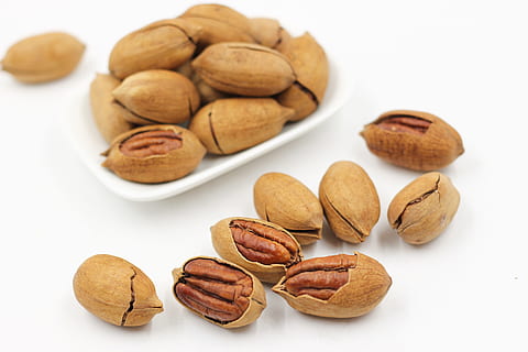 pecannoten, moer, walnoten, eten en drinken, voedsel, amandel, versheid, studio opname, grote groep objecten, witte achtergrond, welzijn, gezond eten, detailopname, tussendoortje, moer - eten, geen mensen, uitknippen, stilleven, bruin, binnenshuis, notedop, hoop, verleiding, 5K, CC0, publiek domein, royaltyvrij