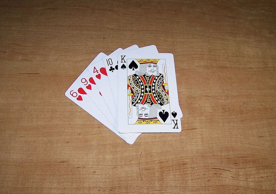 objekter, stadig liv, hånd, kort, Spille, stadig, liv, spil, gambling, ingen mennesker, betalingsmiddel, træ - materiale, høj vinkel visning, indendørs, bord, stor gruppe af objekter, stilleben, fritidsspil, kunstkultur og underholdning, held, direkte over, poker - kortspil, mulighed, tekst, fritidsaktivitet, tæt på, lempelse, gruppe af objekter, 720P
