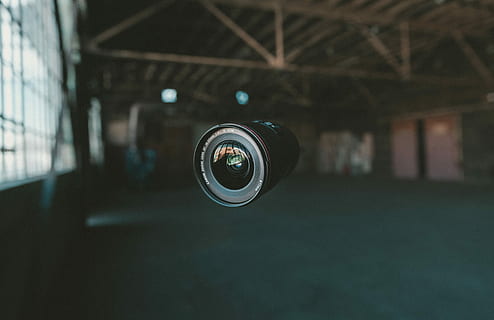 selektivní, zaostřovací fotografie, Černá, zoom, objektiv, střední, vzduch, černá bezpečnostní kamera, fotoaparát len, len, plovoucí, levitace, městský, sklad, fotografování, fotografie levitace, taška na fotoaparát, videografie, video, film, obilí, kamerové čočky, čočka, objektiv - optický přístroj, uvnitř, fotografická témata, zaměřit se na popředí, fotoaparát - fotografické vybavení, technologie, geometrický tvar, kruh, architektura, den, tvar, stavba, nikdo, detail, sdělení, průmysl, fotografické vybavení, strop, 5K, CC0, veřejná doména, bez autorských práv