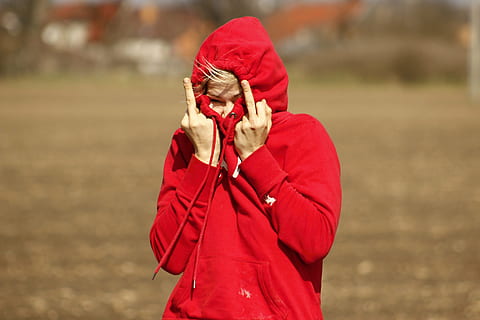 dbl, MFR, HLR, utendørs, sport, mennesker, jogge, trener, sports trening, én person, livsstil, atlet, sportsklær, rød, klær, vinter, fokusere på forgrunnen, fra livet opp, stående, forfra, voksen, varme klær, hette, hette - klær, natur, dag, ung voksen, kaldtemperatur, jakke, fritidsaktivitet, skjerf, 5K, CC0, offentlig domene, opphavsrett gratis