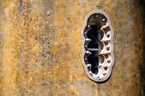 rozeta, okno, antický, zeď, okr, růžice, okno, grafický, design, sběr materiálu, detail, texturou, nikdo, den, architektura, venku, kov, nástěnný prvek, dveře, vchod, stavba, rezavý, starý, vzor, bezpečnost, exteriér budovy, zvětralý, bezpečnostní, ochrana, celý rám, klepadlo, 2K, CC0, veřejná doména, bez autorských práv