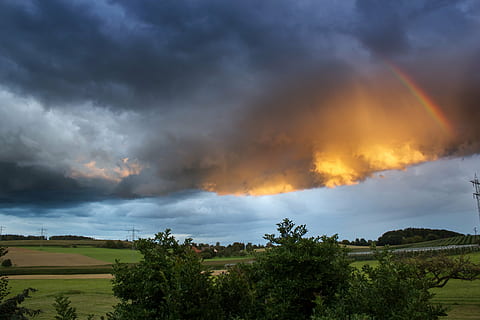 wolken, regenboog, hemel, humeur, Farbenspiel, weersverschijnsel, natuur, landelijke scène, wolk - lucht, landschap, landbouw, buitenshuis, Vakantiebestemmingen, boom, schoonheid in de natuur, milieu, scenics - natuur, fabriek, geen mensen, storm, onweersbui, kalmte, niet-stedelijke scène, land-, rustige scène, dramatische hemel, stormwolk, onheilspellend, kracht in de natuur, 5K, CC0, publiek domein, royaltyvrij
