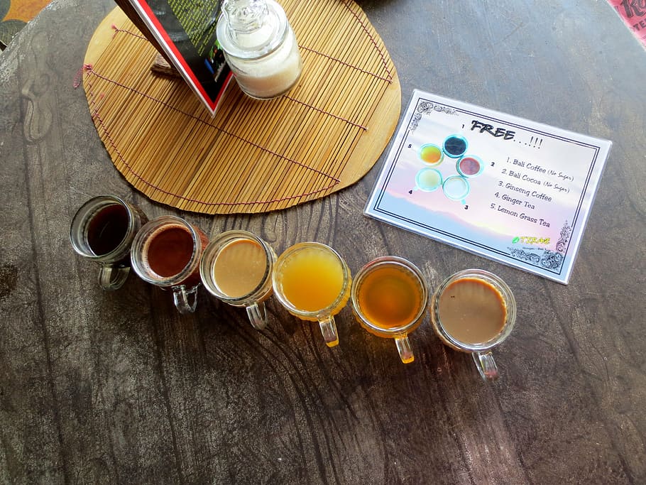 té, cacao, beber, café, de cosecha propia, bebida, mesa, naturaleza muerta, vista de alto ángulo, comida y bebida, adentro, refresco, nadie, vaso, material de madera, jarra, equipo doméstico, té - bebida caliente, papel, envase, directamente arriba, alcohol, taza de café, 4K