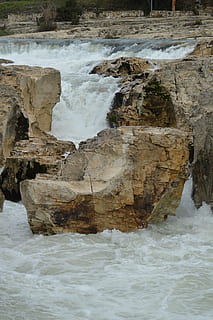 rots, stroom, water, cascade, waterlopen, rivier-, dwingen, natuur, beweging, zee, schoonheid in de natuur, scenics - natuur, solide, rock - object, surfing, aquatische sport, rotsformatie, stromend water, kracht in de natuur, sport, land-, dag, waterval, buitenshuis, vloeiende, 5K, CC0, publiek domein, royaltyvrij