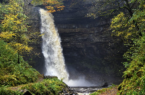 Wasserfall, umgeben, Bäume, harte Kraft, Cliff, fallen, fließen, Nebel, nass, genial, Kaskade, Fluss, Wasser, hart zeichnen, Macht, Norden, plantschen, Leistung, geologisch, Wahrzeichen, Attraktion, Narbe, Schlucht, Yorkshire, Täler, Großbritannien, Stein, draußen, National, Schönheit in der Natur, Szenen - Natur, Bewegung, Natur, fließendes Wasser, Langzeitbelichtung, Baum, Pflanze, Felsformation, Tag, Rock, Nicht-städtische Szene, Wald, Land, Kraft in der Natur, keine Leute, fallendes Wasser, fließend, 5K, CC0, gemeinfrei, lizenzfrei
