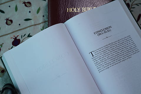 Biblie, proverbe, scriptură, creştinism, carte deschisă, sfânt, ușoară, text, hârtie, western script, nici o persoana, document, comunicare, publicare, carte, Afaceri, lege, a închide, contracta, vedere în unghi mare, natură moartă, albastru, documente, semn, autoritate, în interior, 4K, CC0, domeniu public, fără drepturi de autor