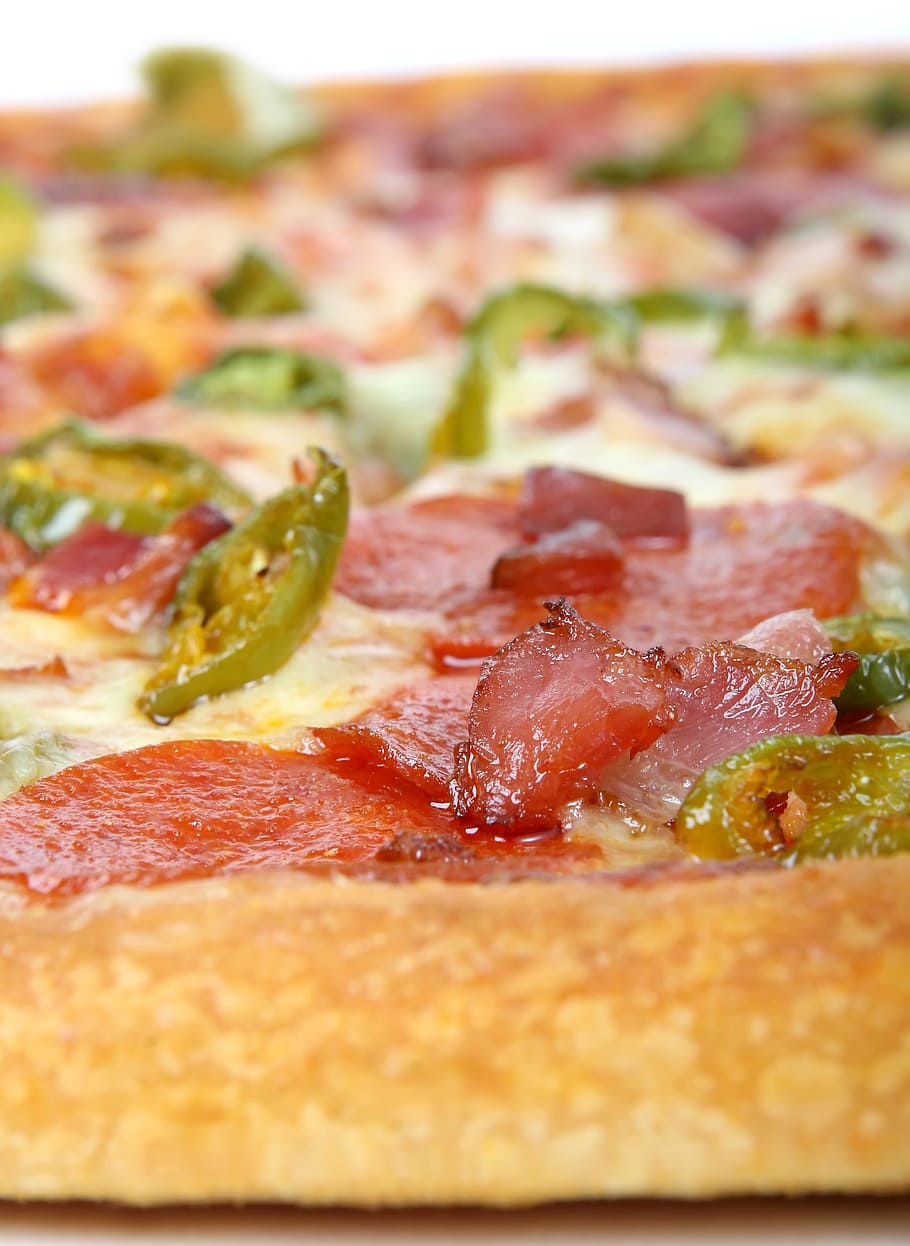 americà, bacó, pa, formatge, de formatge, lliurar, lliurament, dieta, massa, menjar, fresc, bo, verd, a la graella, pernil, salut, saludable, herbes, calenta, aïllat, jalapeno, pèrdua, macro, carn, mozzarella, natural, nutrició, taronja, orgànic, pebre, pepperoni, pizza, vermell, restaurant, salami, tall, espècies, picant, ratllat, estiu, tomàquet, tomàquets, pes, blanc, groc, menjar i beguda, frescor, primer pla, a l'interior, natura morta, llest per menjar, vegetals, enfocament selectiu, cap gent, alimentació saludable, mida de la porció, menjar italià, producte diari, benestar, berenar, decorar, 2K
