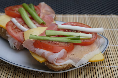 roll, bread, eat, occupied, ham, tomato, cheese, onion, spring onion, food, feed, snack, food and drink, freshness, vegetable, healthy eating, ready-to-eat, meat, close-up, wellbeing, plate, indoors, still life, no people, serving size, high angle view, meal, table, egg, processed meat, breakfast, fried egg, place mat, 5K, CC0, public domain, royalty free