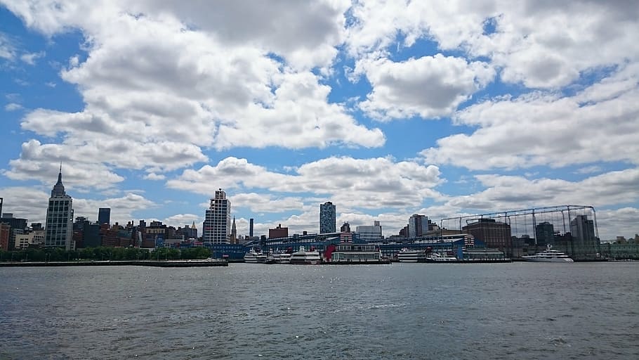 nori, oraș, Riverside, doc, nave, în orașul New York, arhitectură, construită, clădire, nor - cer, exteriorul clădirii, apă, urban skyline, cer, peisaj urban, destinații de călătorie, peisaj, călătorie, exteriorul clădirii de birouri, zgârie-nori, malul mării, natură, turism, nici o persoana, modern, în aer liber, districtul financiar, 4K