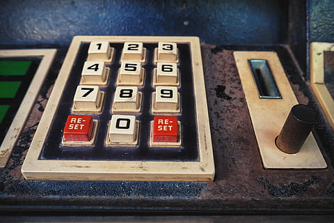 retro arcade tuş takımı, beyaz, siyah, ankesörlü telefon düğmesine basın, düğmeleri, makine, klavye, teknoloji, içeriye, iletişim, insansız, Metin, numara, kapatmak, eski, hesap makinesi, butona basınız, yüksek açılı görünüş, makinalar, bağ, büyük harf, batı yazısı, alfabe, natürmort, retro tarz, 4K, CC0, kamu malı, telif ücretsiz