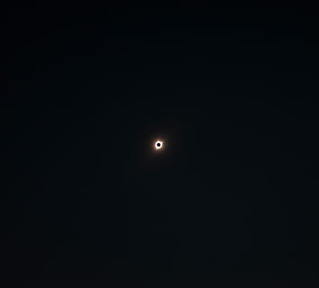 sense títol, eclipsi, Eclipsi solar, cel, cel fosc, lluna, sol, lluny, negre, espai, astronomia, nit, còpia espai, cap gent, bellesa a la natura, fosc, tranquil·litat, escena tranquil·la, naturalesa, lluna plena, escenics - natura, idíl·lic, a l'aire lliure, fenomen natural, exploració, vista d’angle baix, majestuós, astrologia, llum de la lluna, espai i astronomia, Lluna planetària, 2K, CC0, domini públic, lliure de regalies