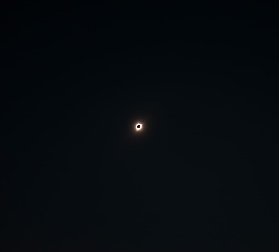 sense títol, eclipsi, Eclipsi solar, cel, cel fosc, lluna, sol, lluny, negre, espai, astronomia, nit, còpia espai, cap gent, bellesa a la natura, fosc, tranquil·litat, escena tranquil·la, naturalesa, lluna plena, escenics - natura, idíl·lic, a l'aire lliure, fenomen natural, exploració, vista d’angle baix, majestuós, astrologia, llum de la lluna, espai i astronomia, Lluna planetària, 2K