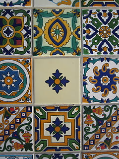 gulvfliser af sort farve, flise, keramisk, arabisk, mønster, fliser, abstrakt, orientalsk, farve, farverig, håndværk, dekorative, tradition, kunst, maleri, multi farvet, design, fuld ramme, tæt på, ingen mennesker, Kunst og håndværk, kreativitet, baggrunde, blomstermønster, geometrisk form, form, valg, murbygningsfunktion, blå, variation, indendørs, gulve, flisebelagt gulv, 4K, CC0, offentligt domæne, royaltyfrie