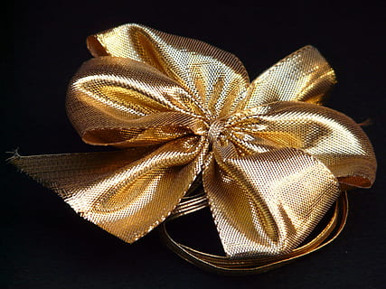 goudkleurige strik, zwart, achtergrond, goud, gekleurde, boog, lus, geschenktape, gift, pak, ornament, decoratie, gebonden boog, lint - naaiartikel, Kerstmis, viering, detailopname, lint, geen mensen, zwarte achtergrond, binnenshuis, stilleven, emotie, verrassing, geschenkdoos, vastgebonden, doos, papier, studio opname, doos - container, 2K, CC0, publiek domein, royaltyvrij