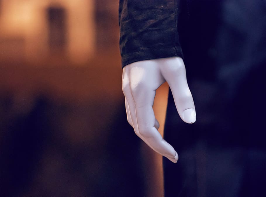 Mostra el maniquí, mà, plàstic, pantalla, finestra, nina, moda, thumb, taronja, negre, deco, escultura, viena, figura, sabata, cama humana, part del cos humà, adult, part del cos, secció baixa, sabata de ballet, a l'interior, ballet, pantimedias, dones, ballant, Ballarí de ballet, centrar-se en primer pla, gent, esdeveniment d’arts escèniques, rendiment, primer pla, extremitat humana, adolescent, etapa, peu humà, 2K