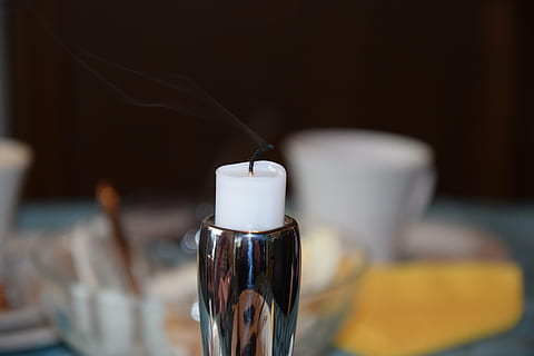 bougie, fin, brûlé, mèche, se concentrer sur le premier plan, Nourriture et boisson, à l'intérieur, fermer, aliments, boisson, personne, verre à boire, brûlant, verre, récipient, équipement ménager, rafraîchissement, table, pot, journée, mise au point sélective, fête, paille, tentation, 5K, CC0, domaine public, libre de droits