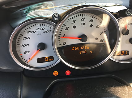 spidometras, skydelis, automobilis, rodiklis, tachometras, kontrolė, automatinis, transporto priemonė, piktograma, transportavimas, odometras, kilometras, vairuoti, numeris, valdymo pultą, transporto būdas, matuoklis, transporto priemonės interjeras, prietaisų skydelis, automobilio interjeras, motorinė transporto priemonė, patalpose, Iš arti, nėra žmonių, sausumos transporto priemonė, matuoklis - matavimo priemonė, greitis, matavimo priemonė, technologijos, 2K, CC0, Viešasis domenas, nemokamai