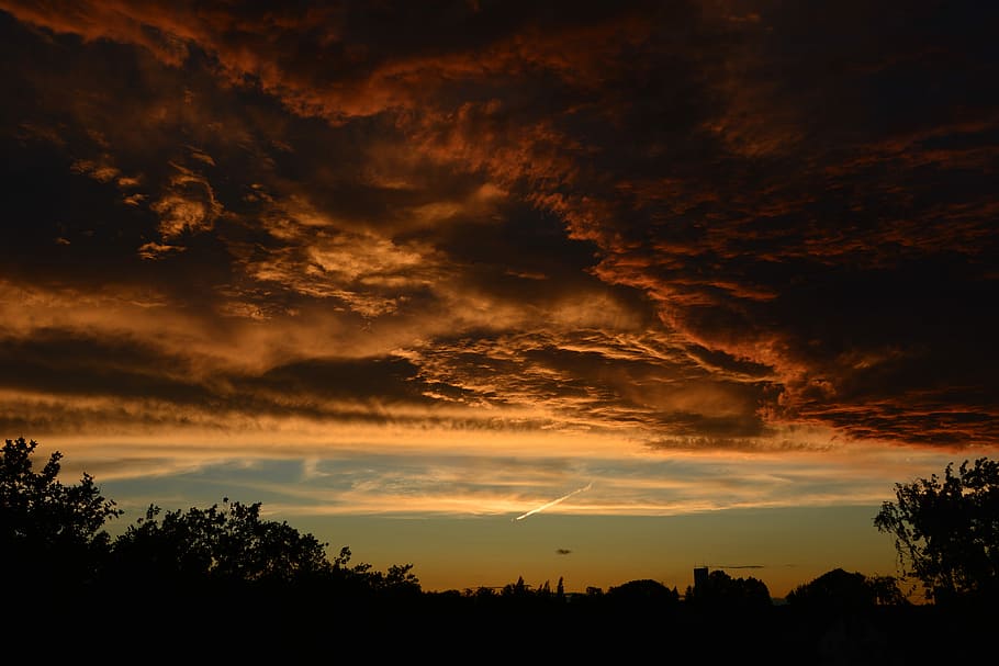 intet filter..!, silhuet, træer, gylden, time, overskyet, træ, smuk, hus, Sky, sky - himmel, skønhed i naturen, himmel, scenics - natur, plante, ro, solnedgang, rolig scene, natur, ingen mennesker, orange farve, idyllisk, storm, miljø, lav vinkel visning, dramatisk himmel, udendørs, magt i naturen, ildevarslende, 5K