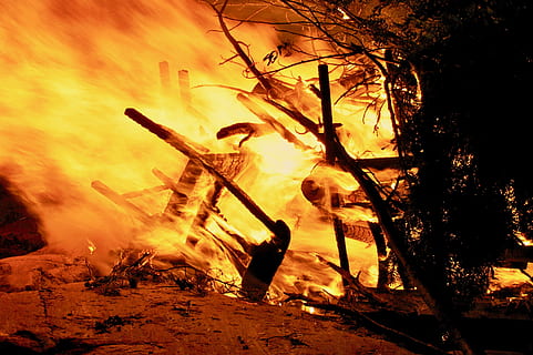midsommer, ild, udendørs, træ, flamme, brænding, brand - naturligt fænomen, natur, varme - temperatur, orange farve, plante, Skov, log, ingen mennesker, jord, træ - materiale, Brænde, bål, ulykker og katastrofer, bare træ, silhuet, lejrbål, 2K, CC0, offentligt domæne, royaltyfrie