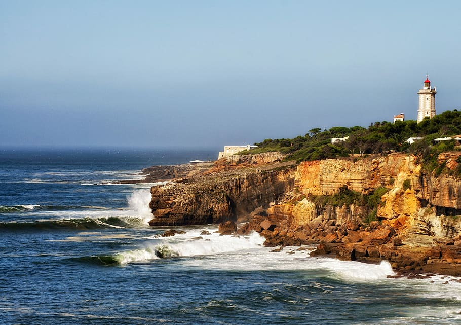 capa, onades, oceà, mar, mar, aigua, aigua, blau, oceà, mar, aigua, blau, línia de costa, Atlàntic, rock, blanc, penya-segat, onada, platja, arquitectura, naturalesa, terra, far, estructura construïda, exterior de l'edifici, orientació, moviment, escenics - natura, edifici, cel, torre, direcció, destinacions de viatge, cap gent, a l'aire lliure, horitzó sobre l’aigua, litoral rocós, 2K