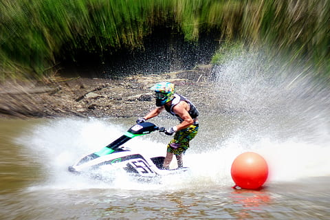 jetski, splash, stříkající vodě, voda, hrát si, Rychlost, závod, bóje, přístav, slapy, záliv, marker, otáčet se, směr, sport, pohyb, stříkající, životního stylu, dobrodružství, volnočasové aktivity, extrémní sporty, jedna osoba, Příroda, skutečných lidí, den, muži, prázdnin, výlet, vodní sport, nábřeží, dovednost, venku, tekoucí voda, vzrušení, 2K, CC0, veřejná doména, bez autorských práv