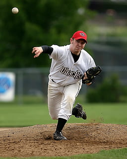 baseball, brocca, giocatore, palla, sport, atleta, campo, azione, concorrenza, gioco, tumulo, infield, all'aperto, uniforme, intonazione, gettare, lancio, pitching, messa a fuoco, erba, maschio, tumulo del lanciatore, guanto, uomo, persona, Canada, canadese, baseball - sport, giocando, palla da baseball, giocatore di baseball, Lega giovanile, sport competitivo, campo da gioco, base, una persona, persone reali, lunghezza intera, attività di svago, sportivo, uomini, uniforme da baseball, concentrarsi sulle conoscenze acquisite, berretto, stili di vita, capi di abbigliamento, vista frontale, giorno, colpire, 2K, CC0, dominio pubblico, privo di copyright
