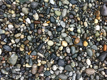 rocce, sfondo, struttura, naturale, modello, buio, grigio, roccioso, natura, pietra, ciottolo, sfondi, roccia - oggetto, pietra - oggetto, spiaggia, strutturato, fotogramma intero, roccia, abbondanza, grande gruppo di oggetti, solido, nessuno, giorno, vista dall'alto, terra, direttamente sopra, all'aperto, avvicinamento, 2K, CC0, dominio pubblico, privo di copyright
