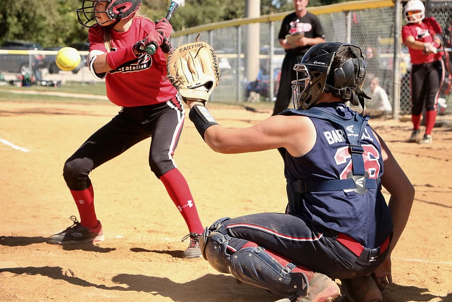 uomini, giocando, baseball, giorno, Due, blu, rosso, vestita, giocatori di baseball, Ball Park, campo da baseball, giocatore di baseball, sport, catturare, guanto, palla, casco, persone reali, luce del sole, persone accessorie, persone, gruppo di persone, capi di abbigliamento, donne, stili di vita, concentrarsi sulle conoscenze acquisite, bambino, sicurezza, concorrenza, lunghezza intera, ragazze, natura, protezione, uniforme, adolescente, 5K
