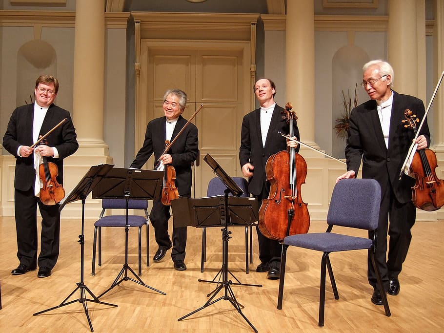 quatre, homes, jugant, instruments, quartet, tokyo, etapa, cordes, músics, inclinar-se, de peu, música, clàssic, rendiment, entreteniment, edificis, interior, endins, Japó, grup de persones, músic, longitud completa, cultura i entreteniment artístic, mascles, artista, ben vestit, instrument musical, unió, adult, adult gran, assegut, vestit, a l'interior, homes madurs, company de feina, 2K