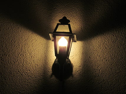 applique acceso, lampada, lanterna, luce, illuminazione, inferno, sembrare, luci, raggi, lampada a muro, ombra, lampada elettrica, attrezzatura per l'illuminazione, illuminato, luce - fenomeno naturale, notte, buio, raggiante, caratteristica della parete, luce elettrica, elettricità, a cavallo, in casa, nessuno, strutturato, architettura, struttura costruita, parete, apparecchio di illuminazione, soffitto, 4K, CC0, dominio pubblico, privo di copyright