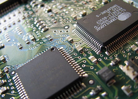 verde, placa de circuito, dos, negro, integrado, circuitos, tablero principal, papas fritas, electrónica, computadora, tablero, tecnología, tarjeta madre, hardware, circuito, digital, electrónico, componente, procesador, conexión, autobús, UPC, semiconductor, ic, placa base, microprocesador, condensador, Chip de computadora, Industria electrónica, equipo de computadora, parte de la computadora, equipo, de cerca, complejidad, nadie, industria, adentro, antecedentes, fotograma completo, enfoque selectivo, comunicación, color verde, Componente eléctrico, equipo eléctrico, color plateado, Tienda de electrónicos, 720P, CC0, dominio público, libre de derechos