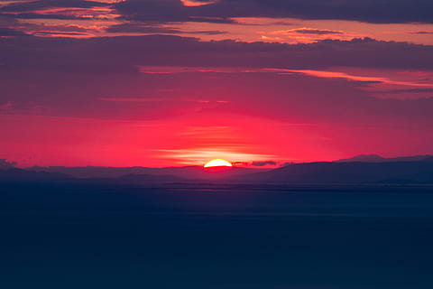 solnedgang sceneri fotografering, landskabsfotografering, legeme, vand, gylden, time, krop af vand, gylden time, Sky, himmel, sol, rød, solnedgang, natur, skumring, sky - himmel, blå, vejr, scenics, cloudscape, baggrunde, orange farve, sollys, udendørs, sommer, hav, daggry, skønhed i naturen, solopgang - daggry, dramatisk himmel, scenics - natur, ro, rolig scene, idyllisk, ingen mennesker, silhuet, miljø, ikke-urbane scene, landskab, bjerg, romantisk himmel, 5K, CC0, offentligt domæne, royaltyfrie