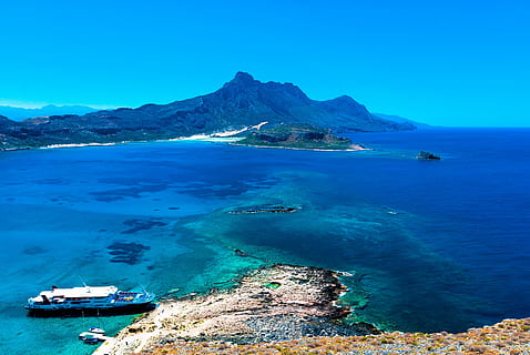 balos, il Sole, vacanze, nuvole, cielo, paesaggio, estate, tempo metereologico, le pietre, blu, vacanza, natura, turismo, acqua, vista, calore, mare, scenics - natura, terra, bellezza nella natura, montagna, la tranquillità, scena tranquilla, spiaggia, cielo sereno, nave nautica, giorno, idilliaco, costa, roccia, isola, nessuno, all'aperto, color turchese, laguna, barca a vela, 4K, CC0, dominio pubblico, privo di copyright