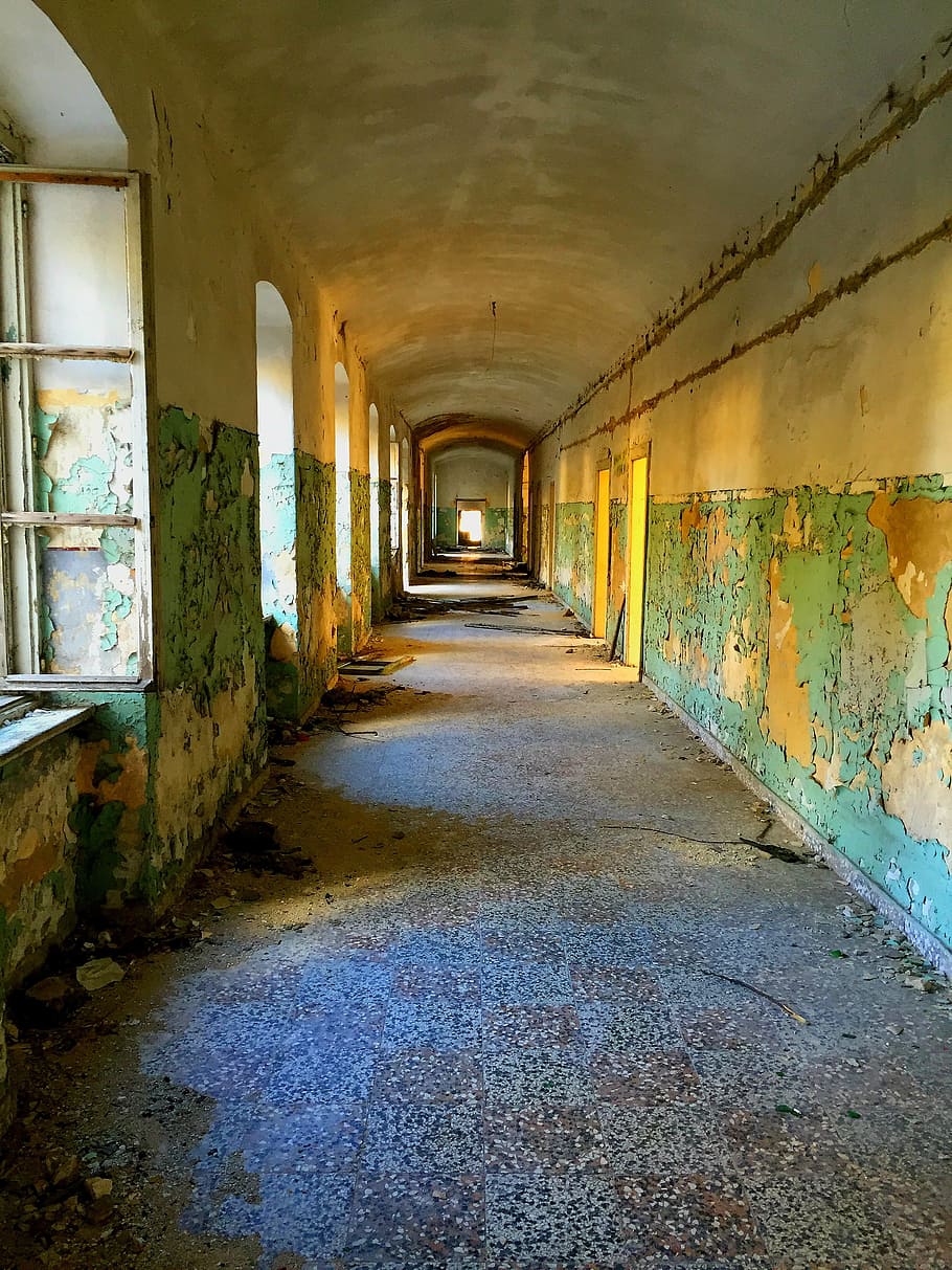 fotografování, beton, chodba, prázdný, starý, budova, vinobraní, design, retro, prostor, textura, zeď, dřevo, dřevěný, dekorace, povrch, interiér, lavice, špinavý, hrubý, Černá, antický, výstřední, dekorativní, vzor, podlaha, temný, pokoj, místnost, tvrdé dřevo, rustikální, opuštěný, poškozen, uvnitř, chaotický, zlomený, strašidelný, zničil, nehygienický, run-down, architektura, hnijící, nikdo, špatný stav, koridor, rezavý, absence, zničení, nástěnný prvek, zastaralý, zhoršení, obarví, stavba, hrůza, hdr, architektura a budovy, perspektiva, směr, cesta vpřed, pasáž, strop, zvětralý, den, oblouk, architektonický sloup, dlouho, 2K