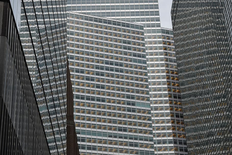 niedrig, Winkel Fotografie, grau, Hochhaus, Gebäude, Winkel Foto, die Architektur, Bürogebäude, Gebäudekomplex, Gebäudehülle, New York, Stadt, gebaute Struktur, Bürogebäude außen, modern, Büro, Wolkenkratzer, große Höhe, keine Leute, Vollbild, Tag, Turm, Fenster, Flachwinkelansicht, draußen, Geschäft, Reflexion, Glas - Material, Finanzviertel, 5K