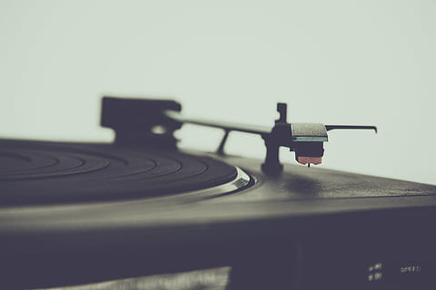 nero, foto del primo piano del giradischi, piatto, ancora, elementi, cose, disco, Giocatori, giradischi, retrò, fonografia, bokeh, musica, cultura artistica e intrattenimento, ago del giradischi, in casa, vecchio stile, nessuno, tecnologia, avvicinamento, equipaggiamento audio, attrezzatura, Filatura, grammofono, in stile retrò, messa a fuoco selettiva, attrezzatura per la registrazione del suono, movimento, copia spazio, strumento musicale, 4K