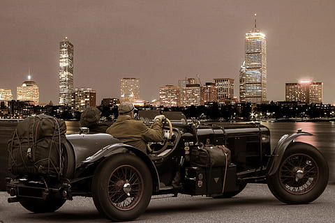 parella, muntar a cavall, negre, vintage, cotxe, nostàlgia, oldtimer, vista, romàntic, vell, horitzó, nostàlgic, automoció, abendstimmung, passat de moda, estil retro, clàssic, transport, antiguitat, cap gent, a l'aire lliure, exterior de l'edifici, arquitectura, cel, gratacels, estructura construïda, ciutat, exterior d’edifici d’oficines, nit, edifici, il·luminat, alta - alta, torre, naturalesa, manera de transport, paisatge urbà, viatjar, oficina, roda, 4K, CC0, domini públic, lliure de regalies