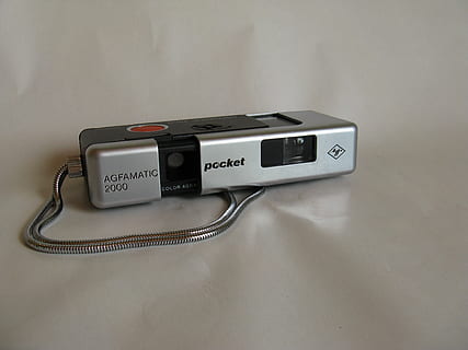 Kamera, alte Kamera, agfa, alt, Nostalgie, Fotoapparat, retro, fotografieren, Foto, Vergangenheit, analog, Fotografie, Messsucherkamera, Retro-Look, schließen, Linse, Sammlung, ritsch ratsch, Tasche, Technologie, drinnen, Kommunikation, Tabelle, Stillleben, keine Leute, High Angle View, Verbindung, Nahansicht, Musik-, Ausrüstung, Retro-Stil, einzelnes Objekt, Wandbau - Funktion, Steuerung, Smartphone, kabellose Technologie, tragbares Informationsgerät, Mobiltelefon, elektrische Ausrüstung, persönliches Accessoire, 2K, CC0, gemeinfrei, lizenzfrei