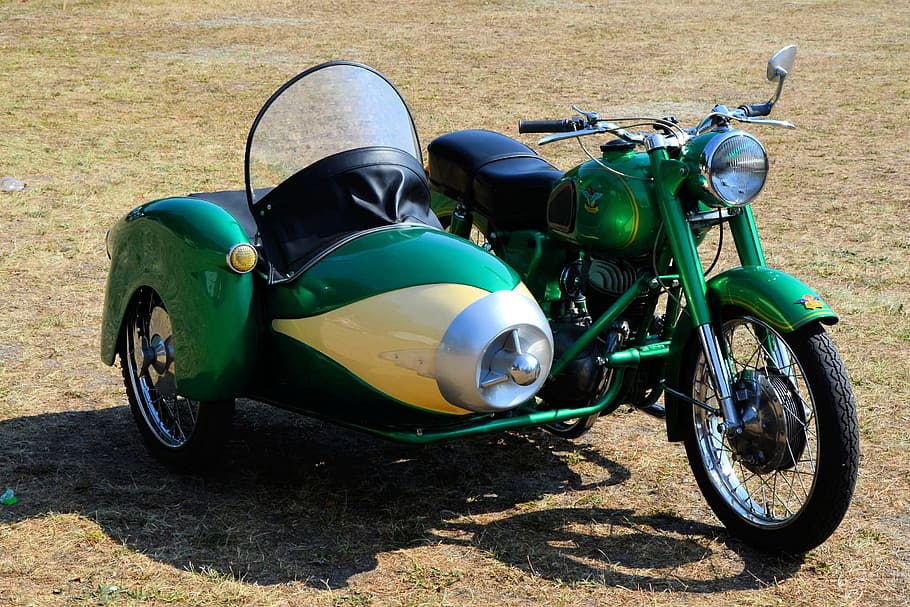 motocicleta verda, moto, sidecar, motocicleta antiga, oldtimer, històricament, pannonia, Hongria, manera de transport, transport, vehicle terrestre, estacionari, estil retro, dia, llum solar, color verd, cap gent, terra, cotxe d'època, a l'aire lliure, camp, vell, aparcament, ombra, vintage, metall, roda, crom, 2K