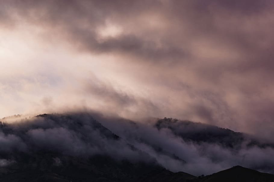 silueta, hora, nebe, mountian, mrak, mlha, zataženo, slunečního světla, mrak - nebe, scenics - příroda, krása v přírodě, dramatická obloha, scéna s oblaky, životní prostředí, Příroda, pohoří, bouřka, nikdo, hrůza, soumrak, majestátní, krajina, bouřkový mrak, venku, temný, meteorologie, moci, zlověstný, 5K