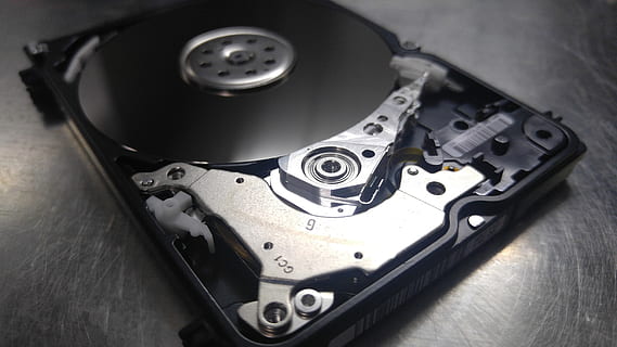obnova dat, pevný disk, externí tvrdé, technika, zálohování, data, hdd, technologie, detail, zařízení, uvnitř, vysoký úhel pohledu, kov, nikdo, počítačovou část, lesklý, průmysl, jeden objekt, Ozubené kolo, elektronický průmysl, počítačové vybavení, odkládací přihrádka, spojení, šedá, nostalgie, stříbrné barvy, 5K, CC0, veřejná doména, bez autorských práv