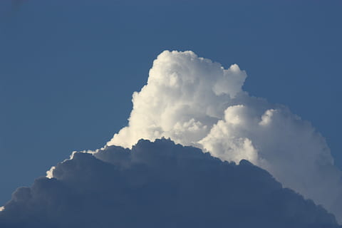 himmel, skyer, form, skyer form, blå, sky - himmel, natur, baggrunde, cloudscape, vejr, skønhed i naturen, ro, ingen mennesker, scenics - natur, lav vinkel visning, rolig scene, idyllisk, dag, udendørs, sollys, kopiere plads, hvid farve, fluffy, blødhed, meteorologi, 4K, CC0, offentligt domæne, royaltyfrie