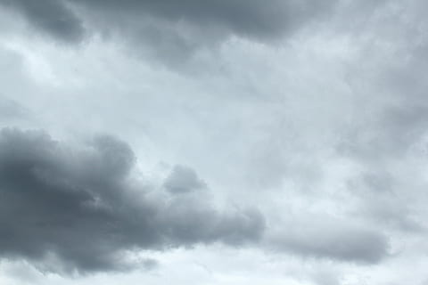 overskyet himmel, cumulus skyer, Sky, himmel, cloudscape, overskyet, stormcloud, storm, sky - himmel, baggrunde, vind, tordenvejr, storm sky, dramatisk himmel, humørlig himmel, skønhed i naturen, miljø, grå, mørk, ingen mennesker, atmosfære, natur, regn, ildevarslende, udendørs, meteorologi, skybrud, klima, abstrakte baggrunde, tjavsede, 5K, CC0, offentligt domæne, royaltyfrie